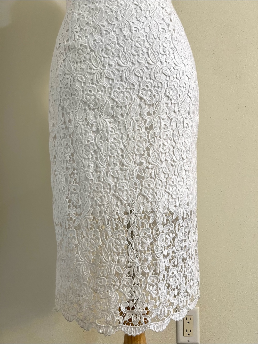 WHBM White Lace Crochet Floral Sheath Dress Size 10 Sleeveless bridal party lux - Picture 4 of 12